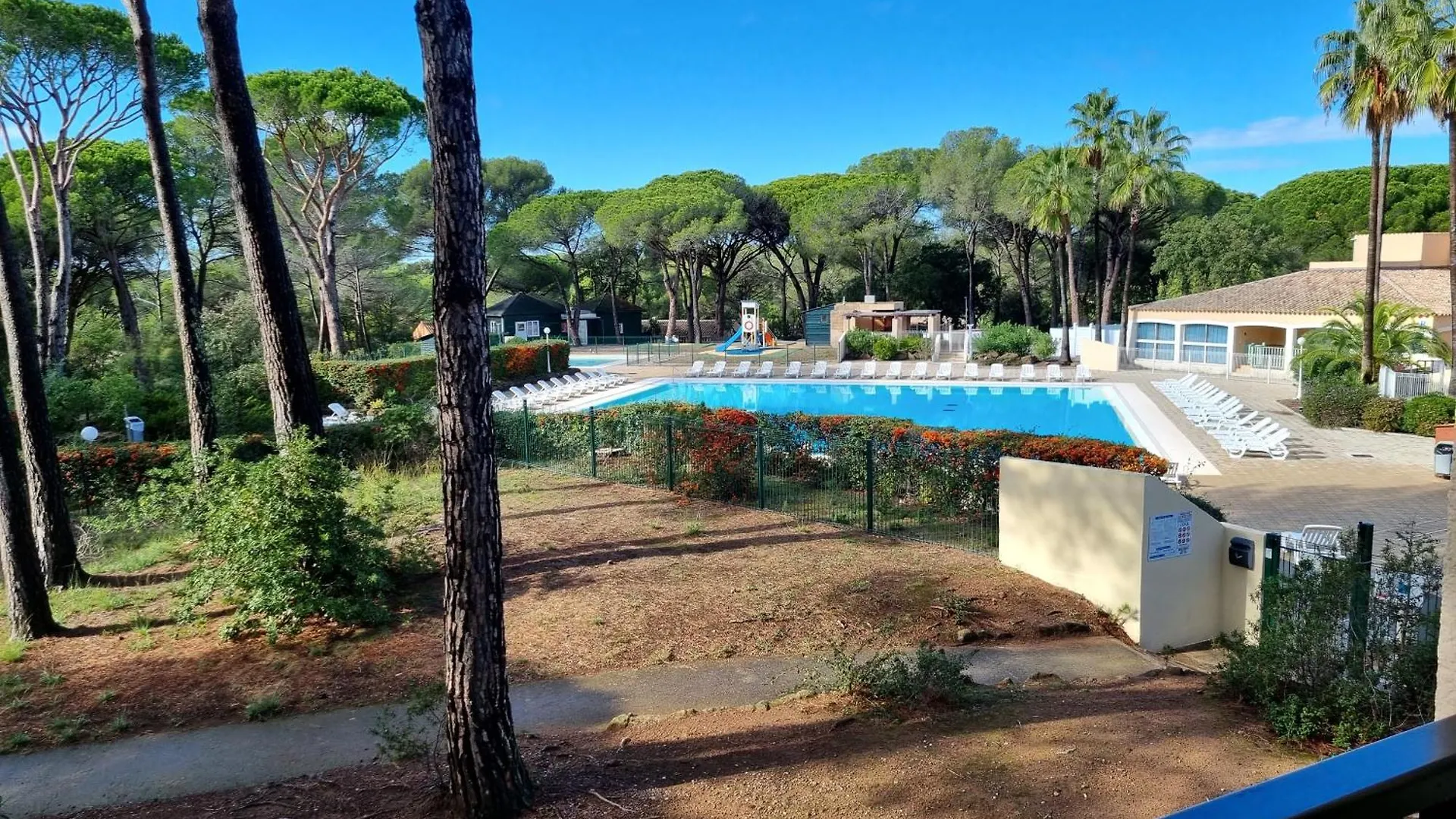 Studio 4P Vue Piscine St Raphael Valescure - Au Coeur Des Golfs Saint-Raphael  France
